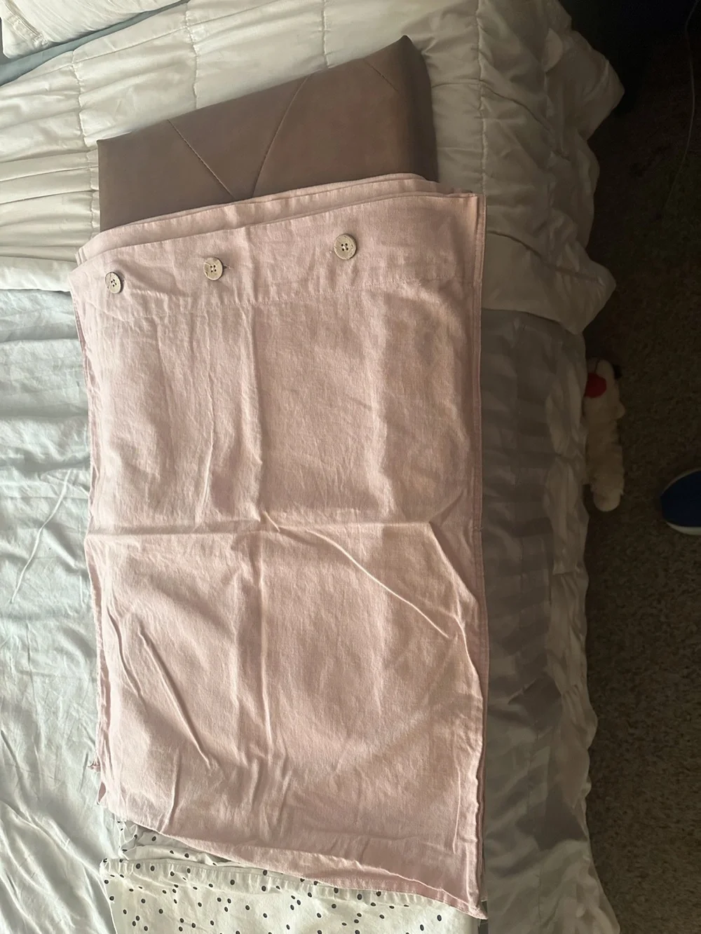 Bundle lot of 4 pillowcases, standard size  2 are Kate spade black and white pol